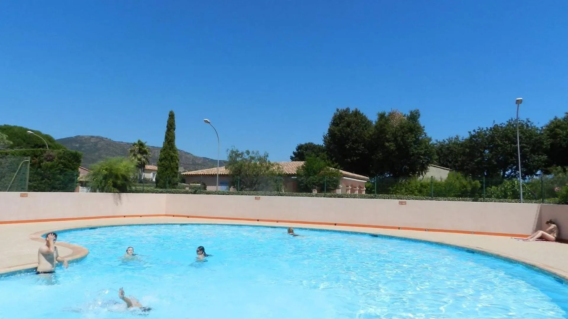 Maison Climatisee Avec Piscine/Tennis, Terrasse Orientee Sud-Ouest, Proche Plage - Bormes-Les-Mimosas - Fr-1-251-821 0*,